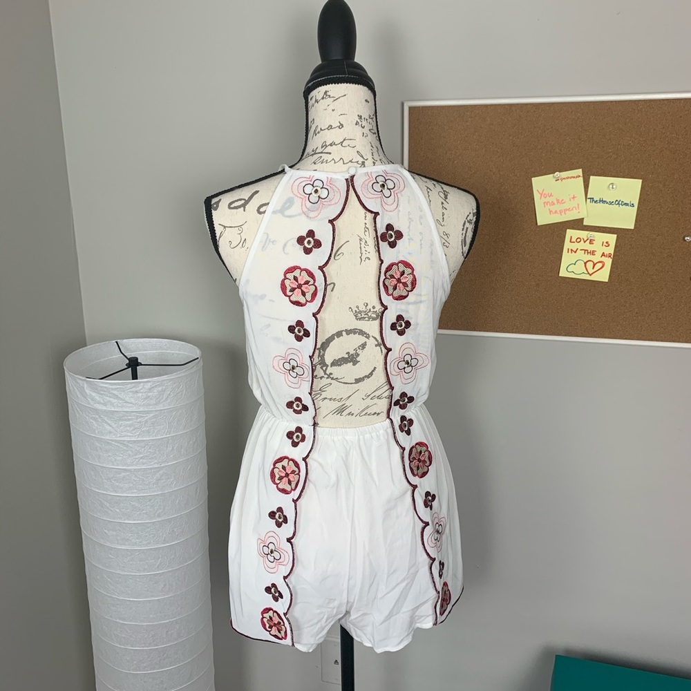 Embroidered romper - Picture 2 of 2